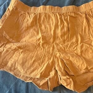 Universal Thread Women's Mustard Cargo Shorts